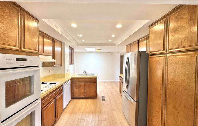 AVAILABLE JULY 20: BIG College Area Townhome 4 Bed / 2.5 Bath garage, AC, pool, W/D