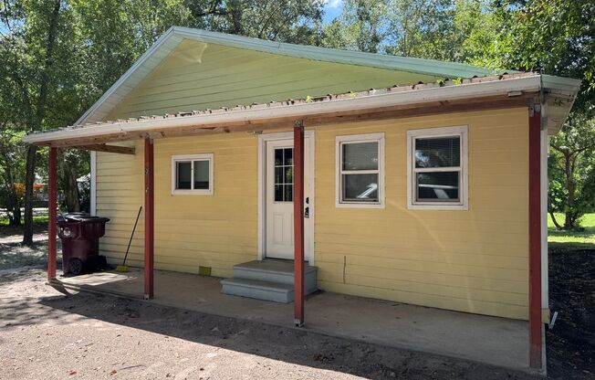2 bedroom 1 bath in Saint Cloud off 192 and Indiana