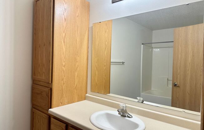 1 bed, 1 bath, $940, Unit 104