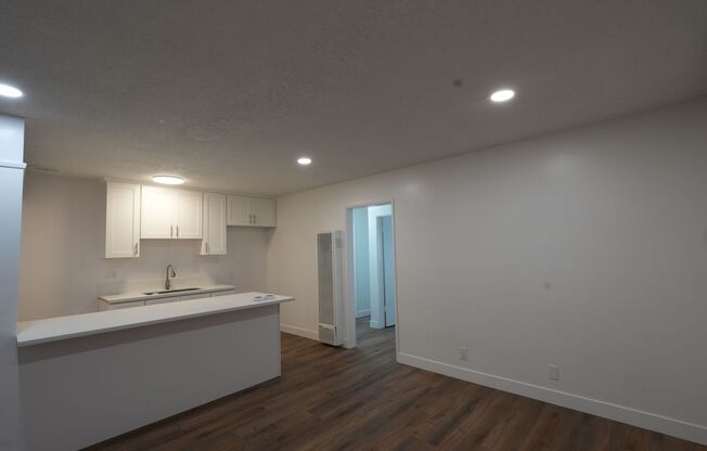 1 bed, 1 bath, $2,100, Unit 07