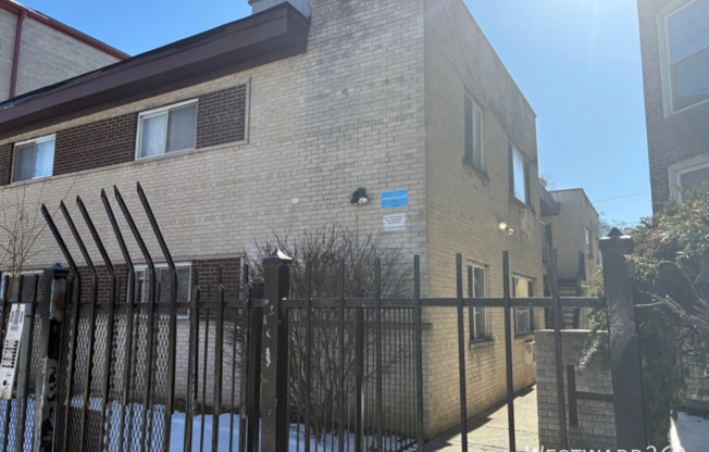 1465 E 69 ST