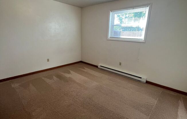 2 beds, 1 bath, 903 sqft, $1,290, Unit J-12