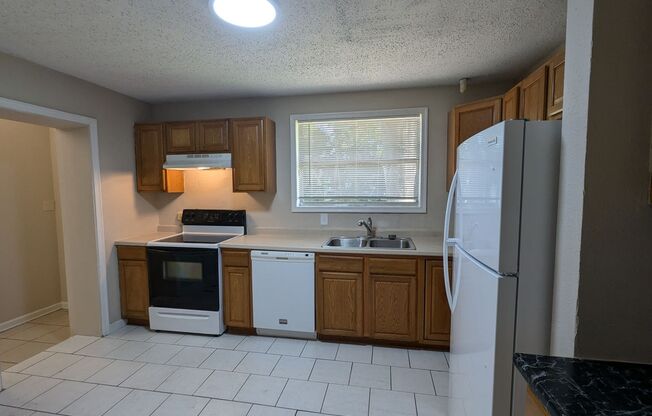 3 beds, 2 baths, $1,550