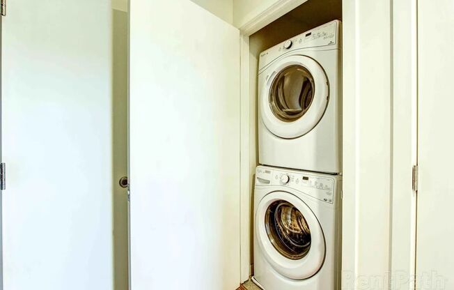 1 bed, 1 bath, 678 sqft, $1,599