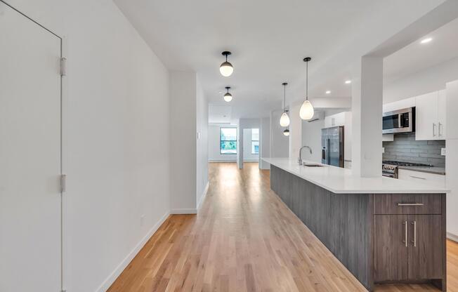 717 MANHATTAN AVE