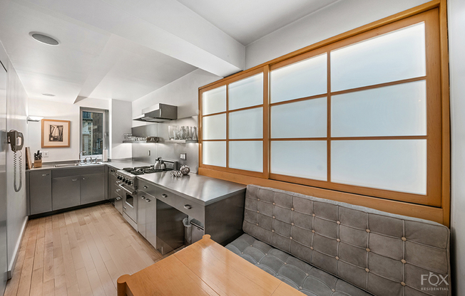 120 CENTRAL PARK S