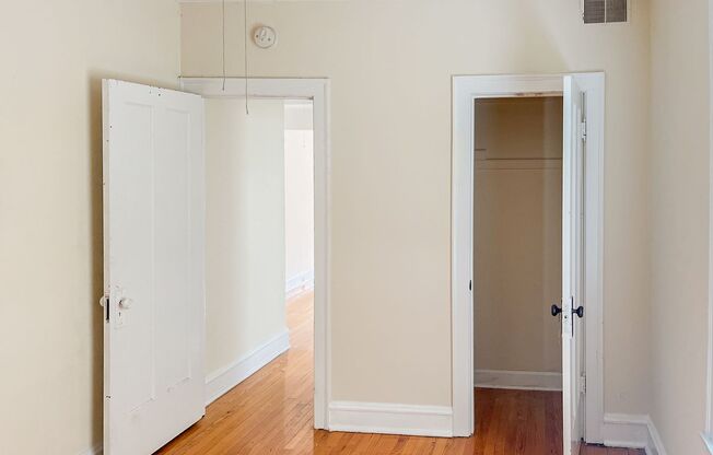 2 beds, 1 bath, 850 sqft, $2,100, Unit 5208L-2