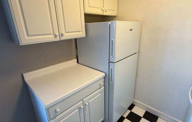 Studio, 1 bath, 400 sqft, $895, Unit #211