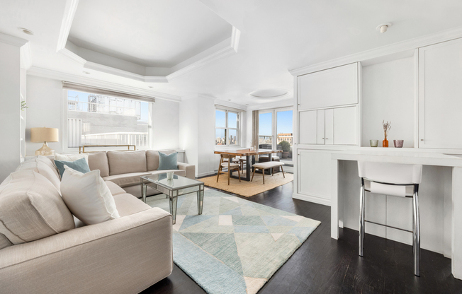 101 W 12 ST