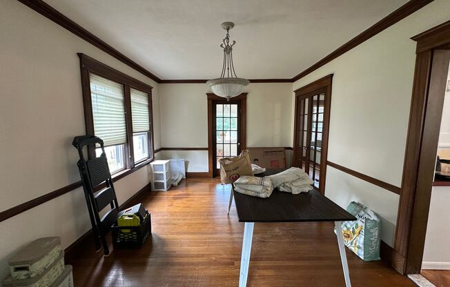 3 Bed/1.5 Bath - Backyard - Off-Street Parking - Oak Square