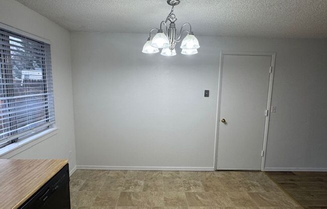 2 beds, 1 bath, 780 sqft, $1,295, Unit 123