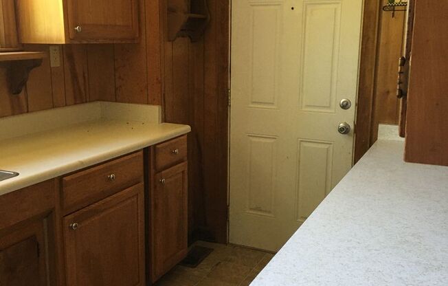 2 beds, 1 bath, 878 sqft, $950, Unit 2127 Oakhurst Circle