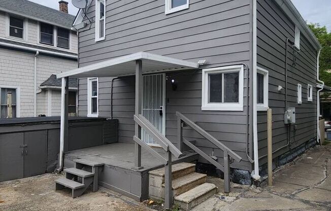 3644 W 47 ST