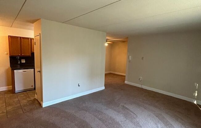 2 beds, 1.5 baths, 934 sqft, $1,550, Unit M04