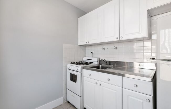 Studio, 1 bath, 405 sqft, $1,675, Unit 805