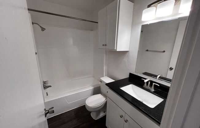 2 beds, 2 baths, 883 sqft, $995, Unit 501