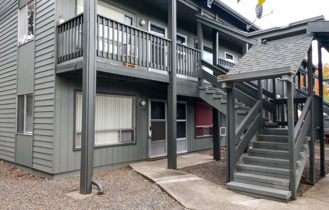 1720 1738 BROADWAY ST NE