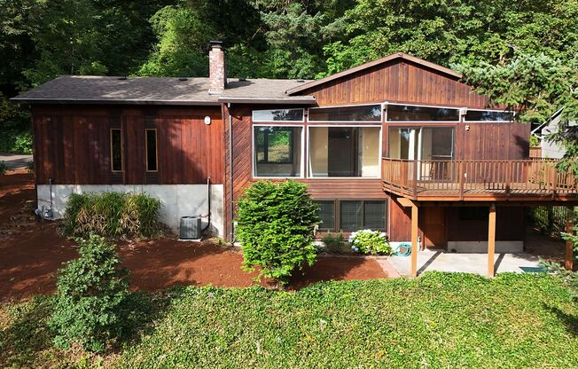 Hilltop Home in West Linn w/ 3 Bed and 2 Bath