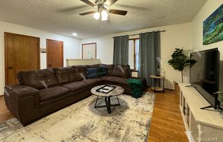 2 beds, 2 baths, $2,000, Unit 2905 E Portland - House