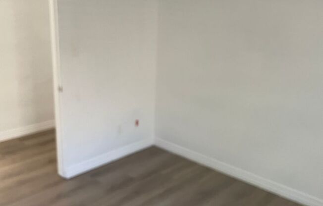 3 beds, 1 bath, $2,795, Unit 4310.5