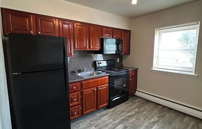 1 bed, 1 bath, 700 sqft, $1,285, Unit B202