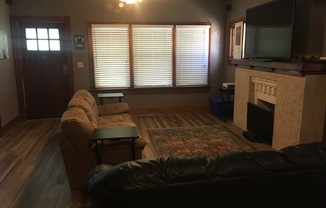 3 beds, 2 baths, $1,295