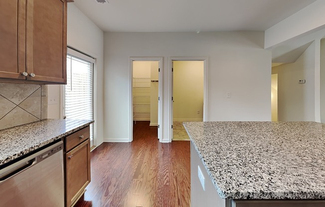 975 SOCIETY CIR SW