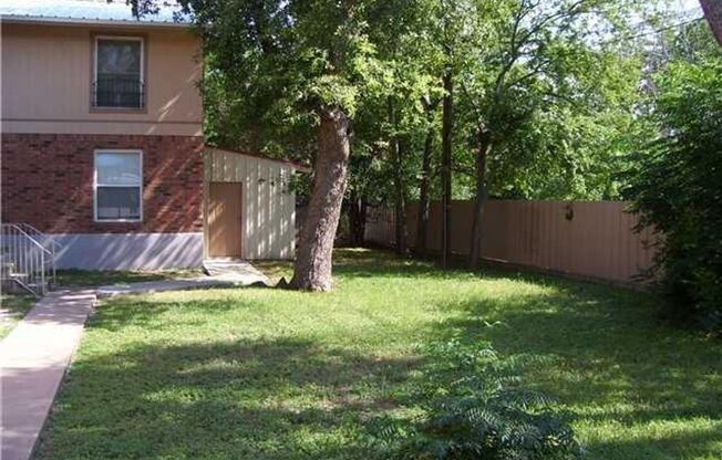 2 beds, 1 bath, $995, Unit Unit 4