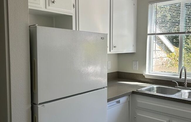 1 bed, 1 bath, 640 sqft, $1,400, Unit 335-215