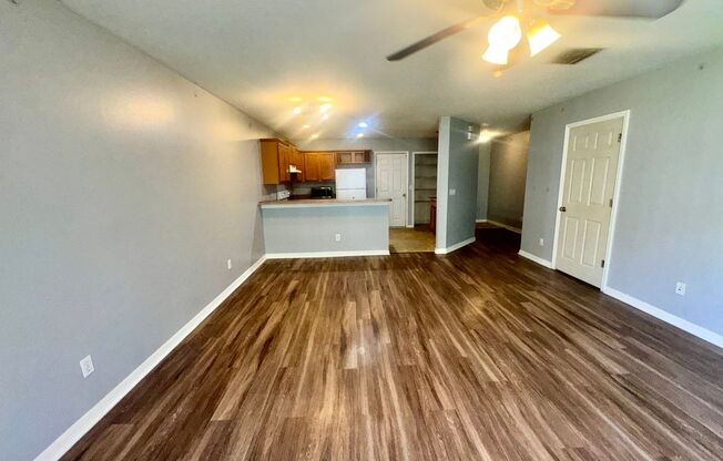 3 bedroom 2.5 bath Oakcrest Townhome with Laminate and Tile flooring Throughout, and a 1 Car Garage!