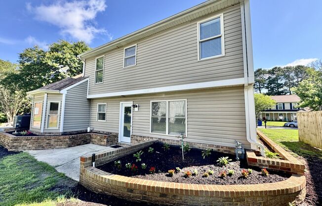 Available NOW! A Unique Home in Wesleyan Chase, All Appliances Convey, Pet-Friendly