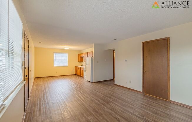 2 beds, 1.5 baths, 1,050 sqft, $880, Unit 03