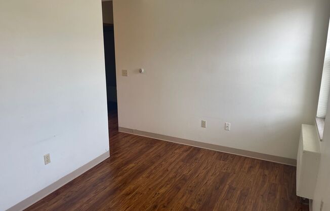 2 beds, 1 bath, $1,050, Unit High, 471 1C