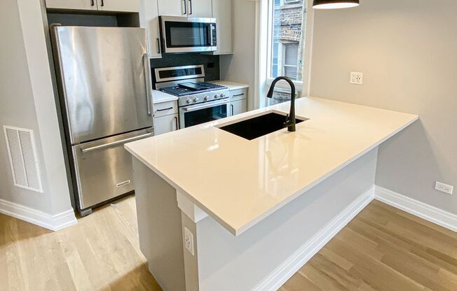 2 beds, 1 bath, 679 sqft, $3,575, Unit 1050-201