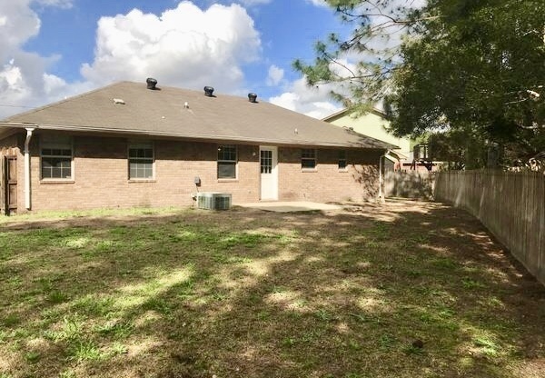 3 beds, 2 baths, $1,800