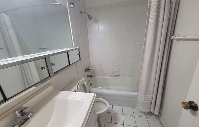 2 beds, 1 bath, $1,425, Unit 316