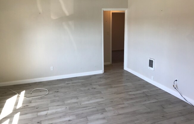 Live 3 Blocks Away From The Ocean!!
