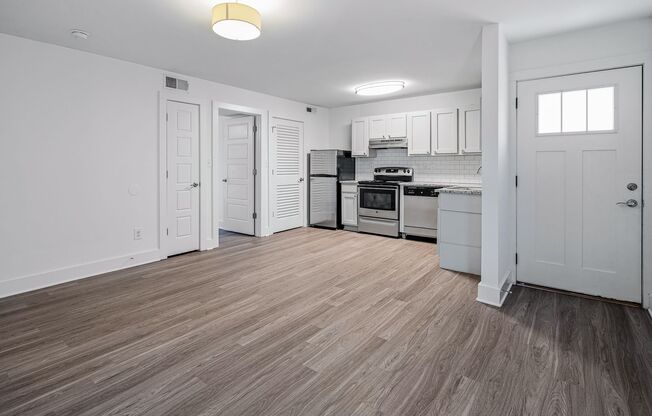 1 bed, 1 bath, 694 sqft, $957, Unit 4