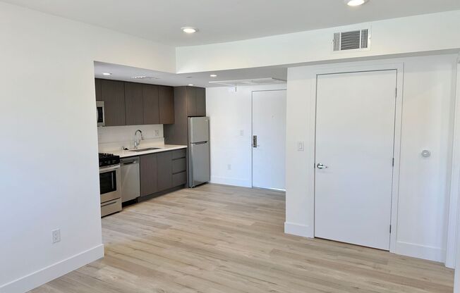 1 bed, 1 bath, 607 sqft, $2,440, Unit 602