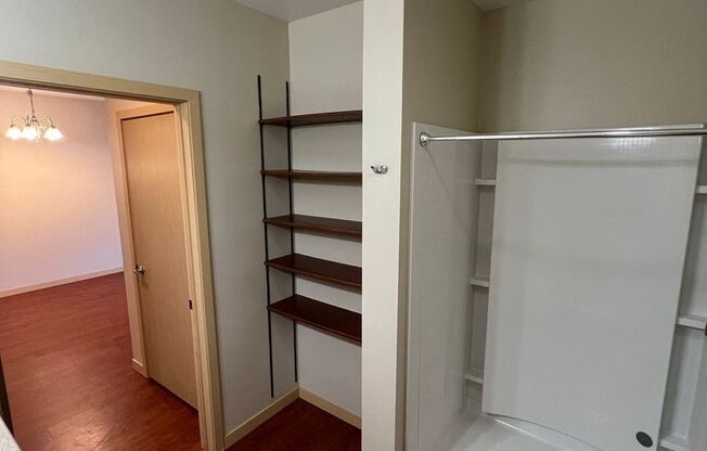 1 bed, 1 bath, 735 sqft, $1,175, Unit 101