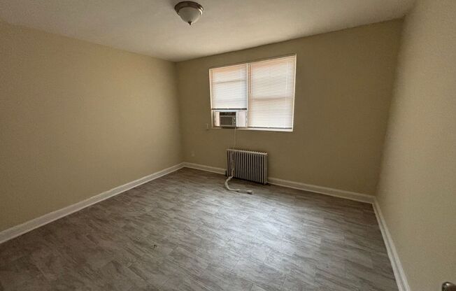 2 beds, 1 bath, $2,020, Unit Unit 11