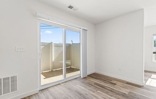 2 beds, 2 baths, 880 sqft, $1,599, Unit 660-102