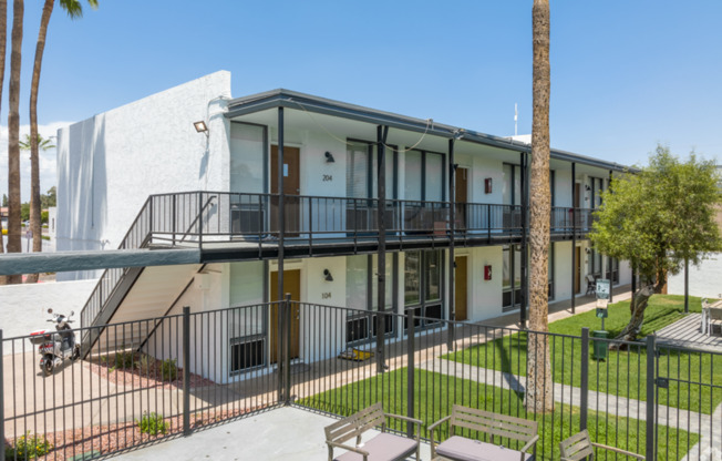 2 beds, 1 bath, 825 sqft, $1,095, Unit 116
