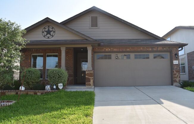 Fabulous 3 Bedroom 2 Bathroom in Popular Yowell Ranch Estates!