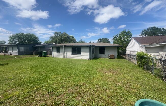 5810 Glenhurst Dr - ***Ask about our No Cash Security Deposit Option***