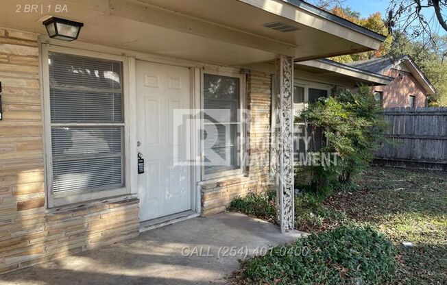 Charming 2/1 bedroom home ready for you to call home.