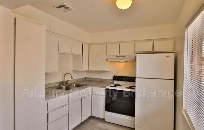 1702 W VOGEL AVE
