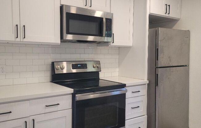 2 beds, 1 bath, $1,875, Unit 18951