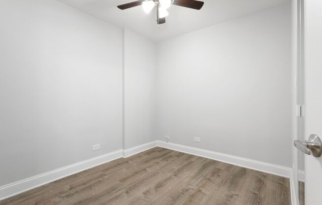 2 beds, 1 bath, $2,100, Unit 446