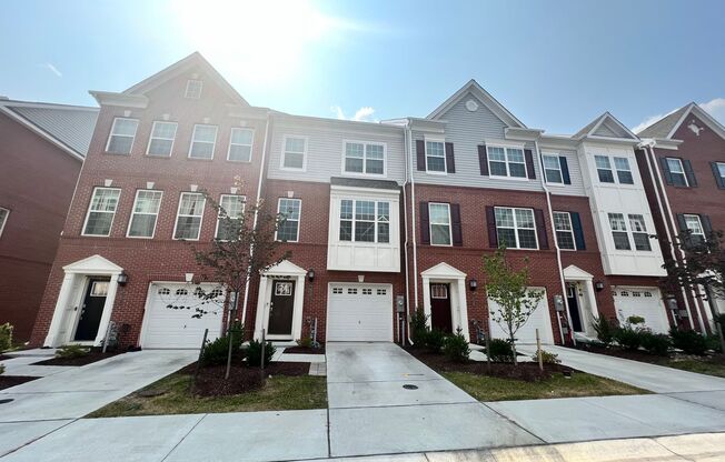 Amazing 3 Full BR & 1 Additional Room/3.5 BA Townhome in Elkridge!